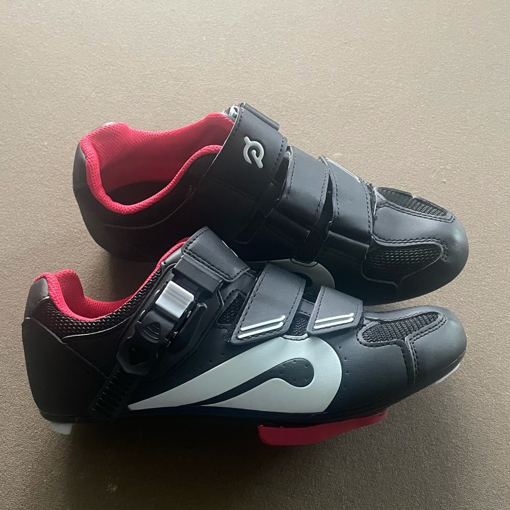 ***NEW***Peloton shoes -Size 7 (37/38)